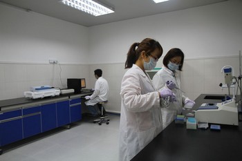 参观驻马店中天华康亲子鉴定中心实验室 29
